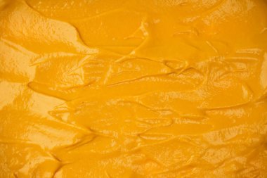 Sarı sos arka plan olarak sıçrıyor. Üst görünüm. 