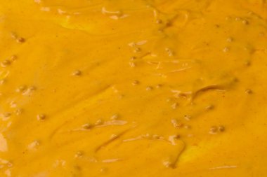 Sarı sos arka plan olarak sıçrıyor. Üst görünüm. 