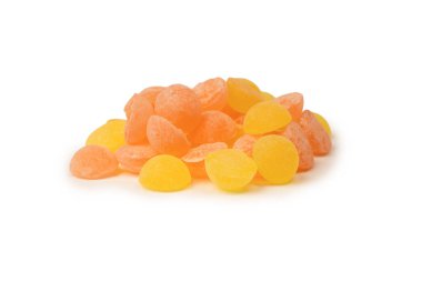 Beyaz arka planda izole edilmiş parlak narenciye lolipopları. 