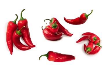 Kırmızı kırmızı kırmızı biber beyaz arkaplanda izole edilmiş.. 