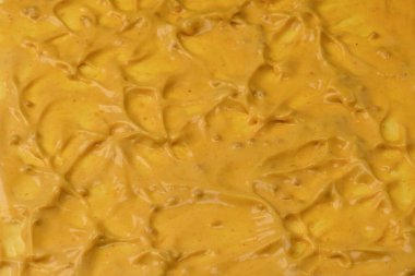 Sarı sos arka plan olarak sıçrıyor. Üst görünüm. 