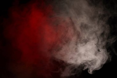 Siyah arka planda beyaz buhar. Boşluğu kopyala.