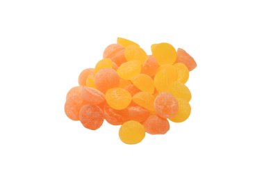 Beyaz arka planda izole edilmiş parlak narenciye lolipopları. 