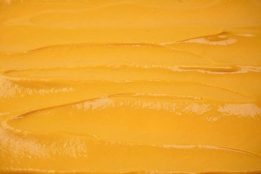 Sarı sos arka plan olarak sıçrıyor. Üst görünüm. 