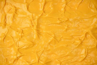 Sarı sos arka plan olarak sıçrıyor. Üst görünüm. 