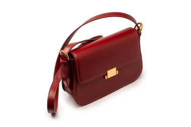 Burgundy omuz deri çanta beyaz arka planda izole. 