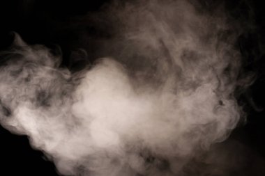 Siyah arka planda beyaz buhar. Boşluğu kopyala.