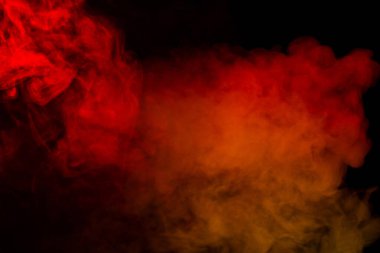 Siyah arka planda kırmızı buhar. Boşluğu kopyala.