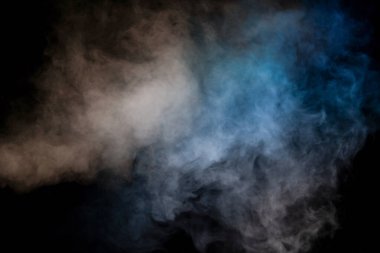 Siyah arka planda beyaz buhar. Boşluğu kopyala.