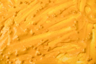 Sarı sos arka plan olarak sıçrıyor. Üst görünüm. 