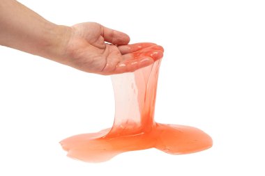 Kırmızı sümüklü oyuncak insan eliyle beyaza izole edilmiş. Üst görünüm. 