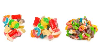 Çeşit çeşit şekerleme. Üst Manzara. Jöleli şekerler. Beyazda izole edilmiş.