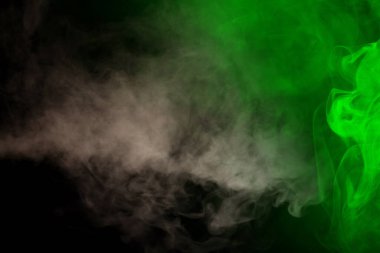 Siyah arka planda beyaz buhar. Boşluğu kopyala.