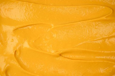 Sarı sos arka plan olarak sıçrıyor. Üst görünüm. 