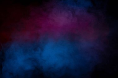 Siyah arka planda mor ve mavi buhar. Boşluğu kopyala.