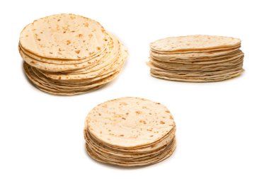 Pitta ekmeği beyaz arka planda izole edilmiş. Üst görünüm. 