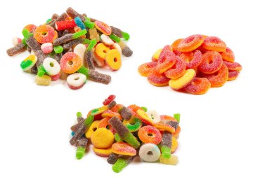 Çeşit çeşit şekerleme. Üst Manzara. Jöleli şekerler. Beyazda izole edilmiş.