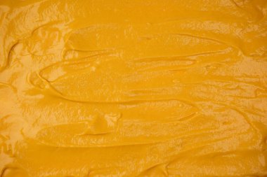 Sarı sos arka plan olarak sıçrıyor. Üst görünüm. 