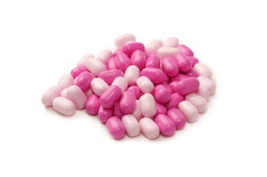 Beyaz arka planda izole edilmiş çok renkli şekerler..  