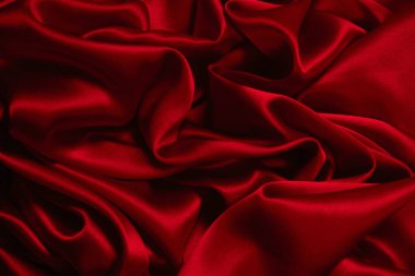 Zengin ve lüks kırmızı ipek kumaş dokusu. Üst görünüm.