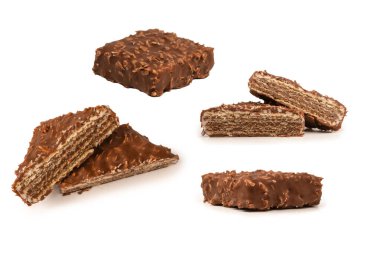 Beyaz arka planda çikolatalı hindistan cevizli gofret. Lezzetli çikolata.. 