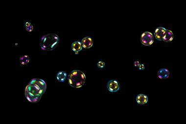 Sabun köpükleri siyah arka planda izole edilmiş. Boşluğu kopyala. 