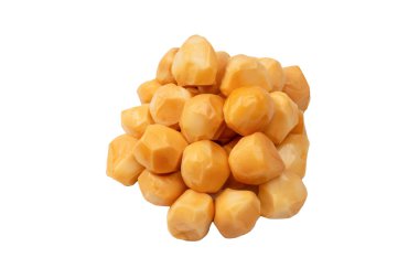 Beyaz bir arka planda izole edilmiş peynir parçaları.. 