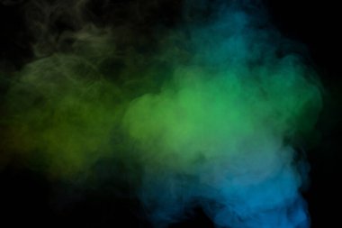 Siyah arka planda mavi ve sarı buhar. Boşluğu kopyala.