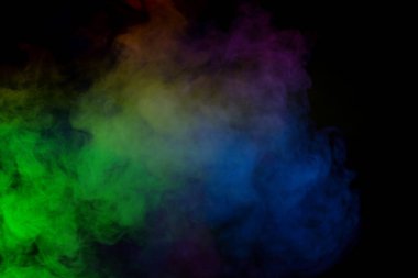 Siyah arka planda mavi ve mor buhar. Boşluğu kopyala.