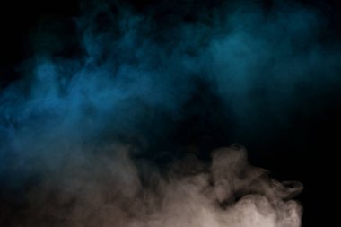 Siyah arka planda beyaz buhar. Boşluğu kopyala.