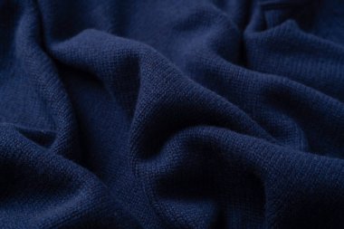 Arka plan olarak lacivert merino yün süveter dokusu. Üst görünüm. 
