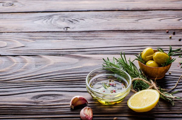 Voedsel Achtergrond Frame Gemaakt Van Oliën Kruiden Specerijen Keukentafel Koken — Stockfoto