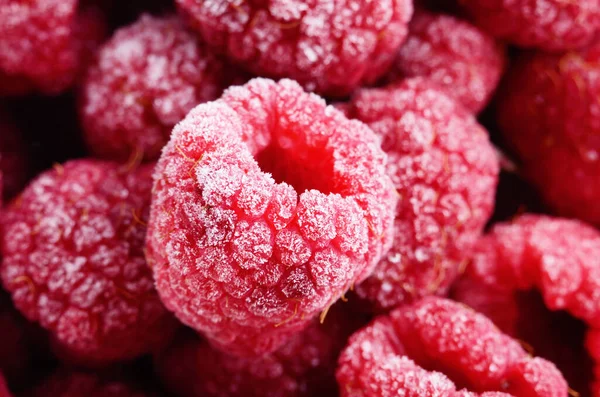 红色速冻的树莓背景特写照片 — 图库照片