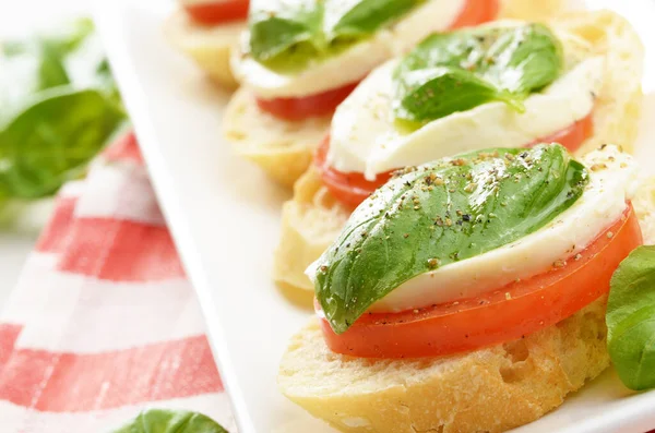 Sándwiches Caprese Tomate Mozzarella Albahaca Cerca — Foto de Stock