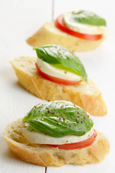 Sándwiches Caprese Tomate Mozzarella Albahaca — Foto de Stock