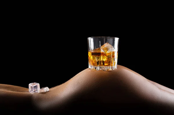 Caucasian Laying Model Holds Glass Whiskey Icecubes Her Buttock Dark — Stock Photo, Image
