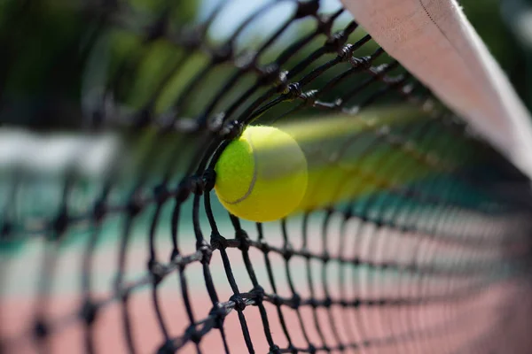 Pelota Tenis Golpea Red Durante Juego — Foto de Stock