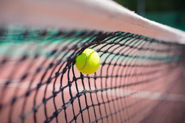 Pelota Tenis Golpea Red Durante Juego — Foto de Stock