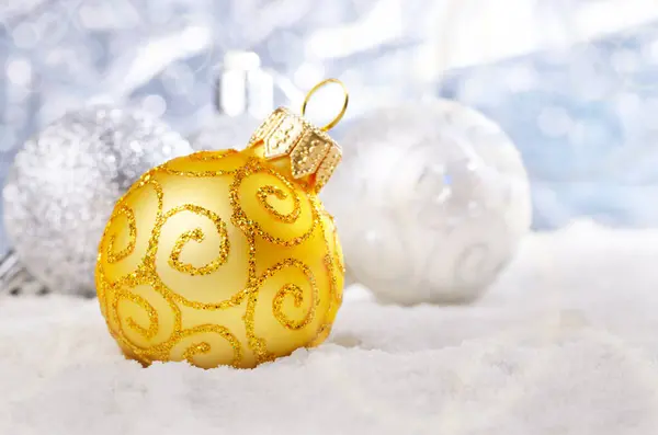 Altın Rengi Christmas Dekoratif Topları Arka Plan — Stok fotoğraf