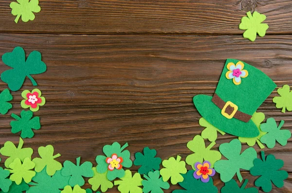 Happy Saint Patrick Mockup Handmade Felt Hat Flowers Shamrock Clover — Stock Photo, Image