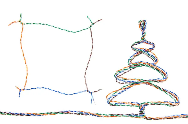 圣诞树 由白色背景的双绞线做成的框架 免版税图库照片