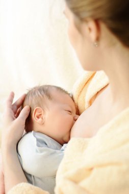 Anne sütü bebeği anne. Sağlıklı yaşam konsepti.