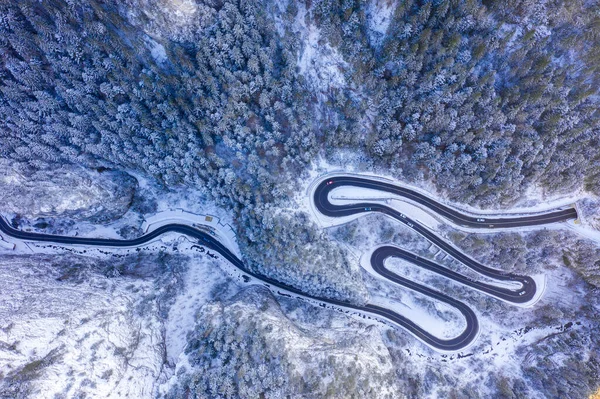 Powyżej Widok Zakrzywionej Drogi Zimie Bicaz Gorges Wąskie Przejście Rumuńskich — Zdjęcie stockowe