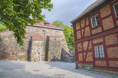 Akershus Kalesi, Norveç 'in başkenti Oslo' da bulunan bir ortaçağ kalesidir. Kale 13. yüzyılın sonlarına doğru kenti korumak amacıyla inşa edildi ve 17. yüzyılın başlarına kadar Norveç kraliyet ailesinin ikametgahıydı. Şey... 