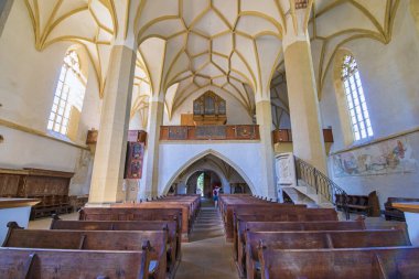 Transfagarasan, Romanya 'nın Transilvanya ve Eflak bölgelerini birleştirerek Güney Karpatlar' ı geçen görkemli ve dolambaçlı bir dağ yoludur. Yol genellikle dünyadaki en manzaralı sürüş olarak adlandırılır..