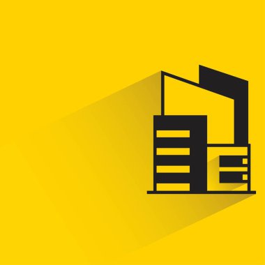 sarı arka planda gölgesi olan apartman ve apartman
