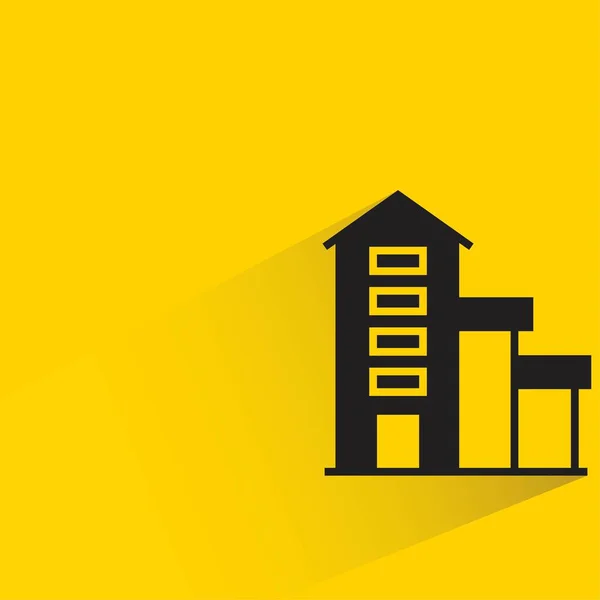 Sarı Arka Planda Gölgesi Olan Ofis Binası — Stok Vektör
