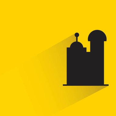Sarı arkaplanda gölgesi olan siluet ofis binası simgesi