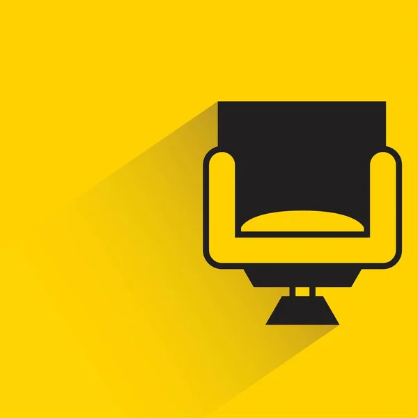 Sofa Mit Schatten Auf Gelbem Hintergrund — Stockvektor
