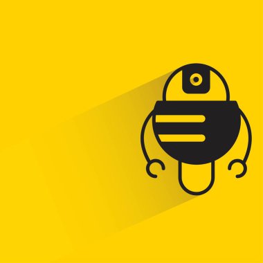 Sarı arka planda gölgesi olan droid robot.